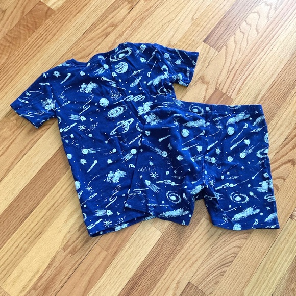 Boys size 10-12 Children’s Place glow-in-the-dark space/planets pajama set - Picture 2 of 9